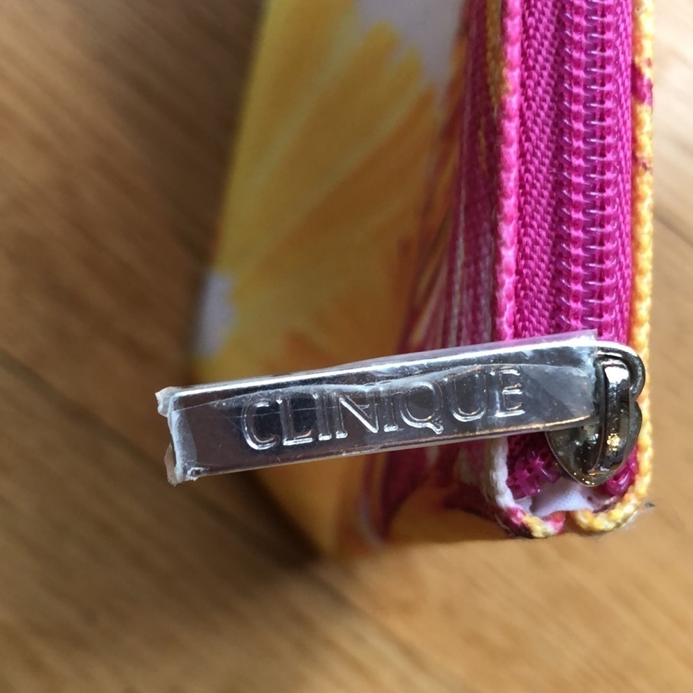 Clinique Lala DK Travel Pouch - Picture 4 of 11